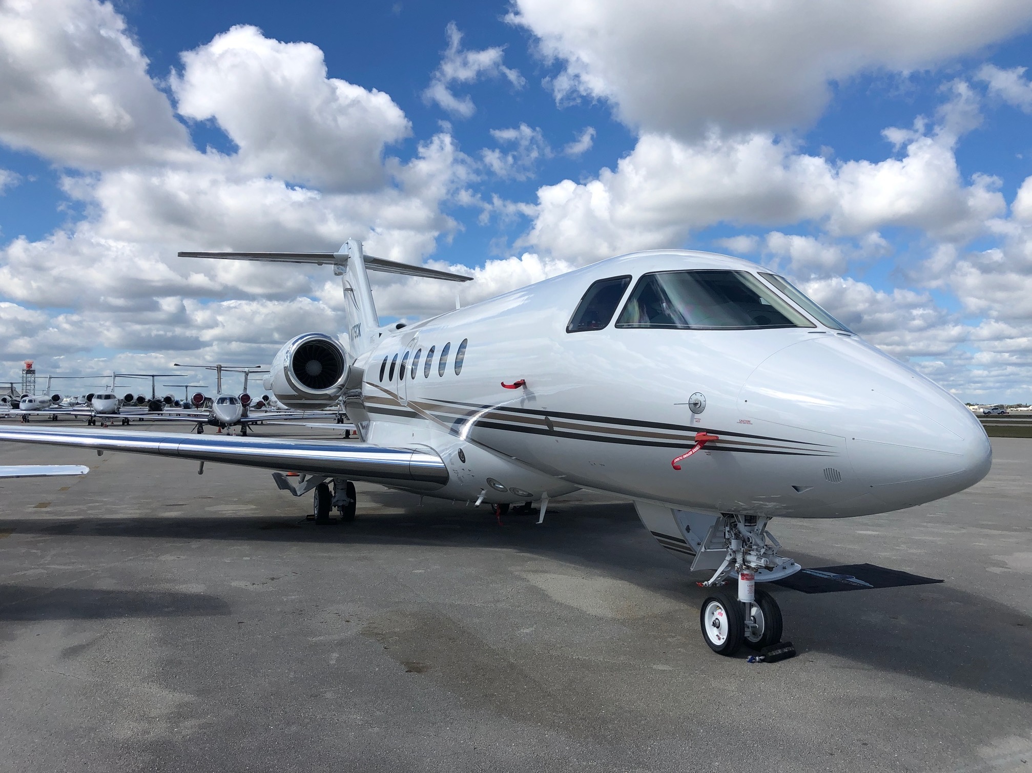 Hawker 4000 super midsize jet for Puerto Rico charter